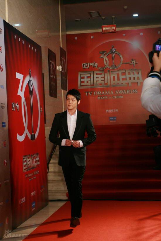 陆毅缓缓走上红毯