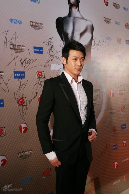 陆毅十足绅士气派