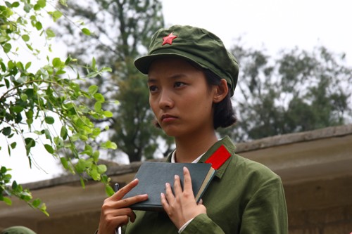 《生死记忆》讲述了四十年前一群女兵的成长经历,和《士兵突击》异曲