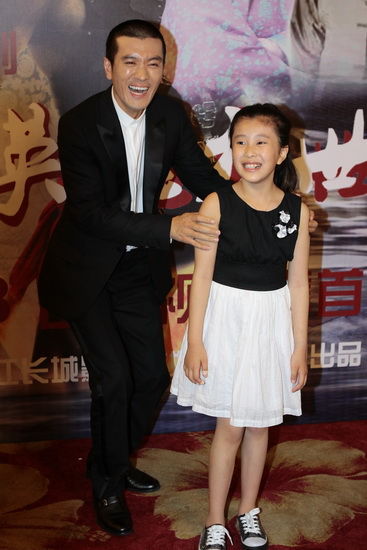 图文:《盖世英雄方世玉》见面会--杨子与女儿