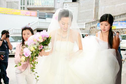 柯受良女儿举行婚礼 刘德华张学友来道贺