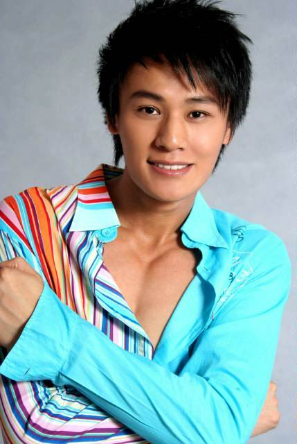 实力小生徐麒丰签"演艺人社会责任自律宣言"