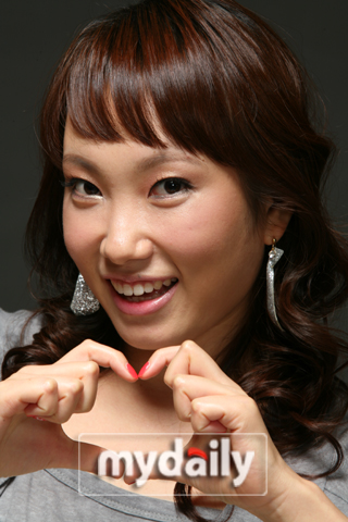 女笑星郑静美,改名以歌手身份出道