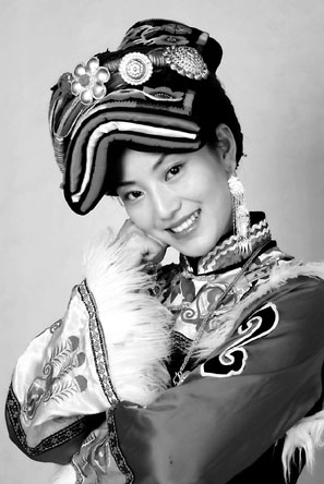 为延缓皮肤衰老,恢复青春,尔玛莎朗千里迢迢从川西飞抵榕城,在"东南