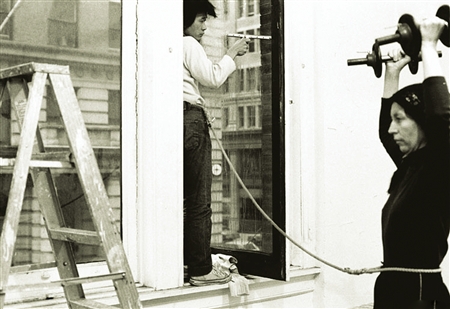 从这些作品中可以看到,谢德庆自己制定着严苛的"酷刑",挑战生命极限