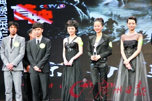 片中主创亮相首映礼