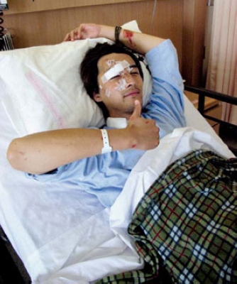 当年车祸后，胡歌休息近一年养伤