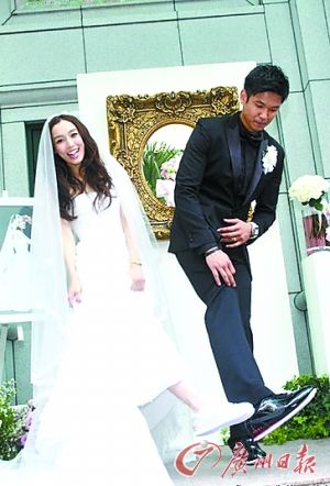 陈建州与范玮琪在婚礼上依然是打“真性情”牌，大方不拒媒体，被评为最大方、最有爱的婚礼