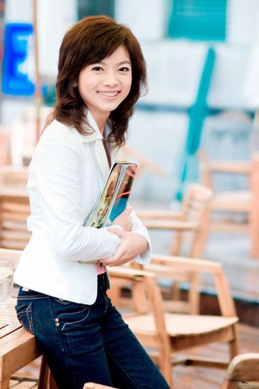 2013SMG名优主持人候选人-雷小雪