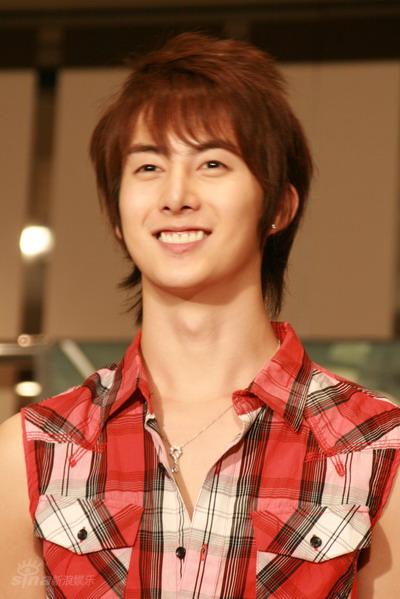 图文ss501举行歌迷握手会金亨俊