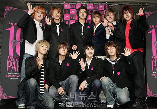 super junior新浪娱乐讯 你有没有过那样的时代,穿着腿比腰还粗的裤子