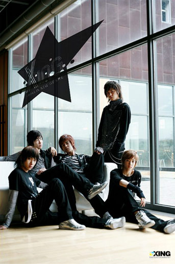 图文:韩国组合三代变迁之xing--黑衣少年