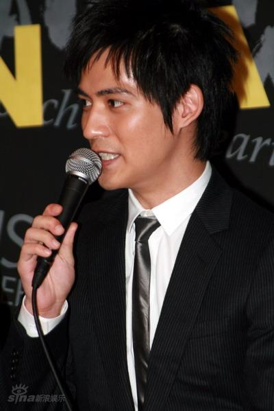 图文f4韩国记者会四子重聚周渝民接受采访