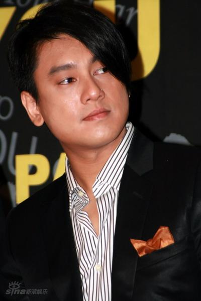 图文:f4韩国记者会四子重聚--朱孝天沉稳内敛