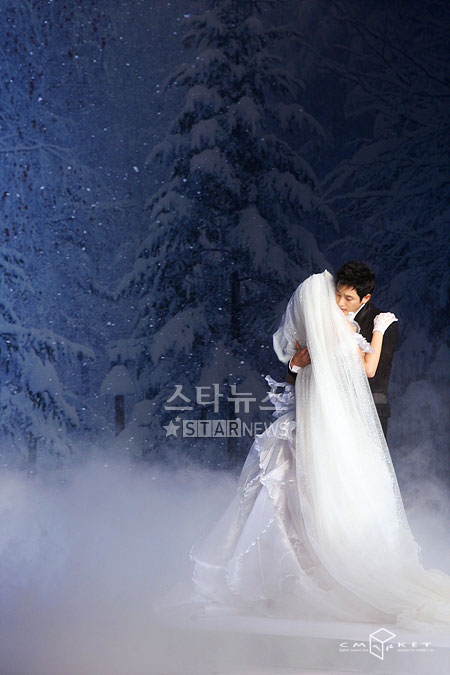 图文闵智慧朴时厚情侣走秀冬季浪漫