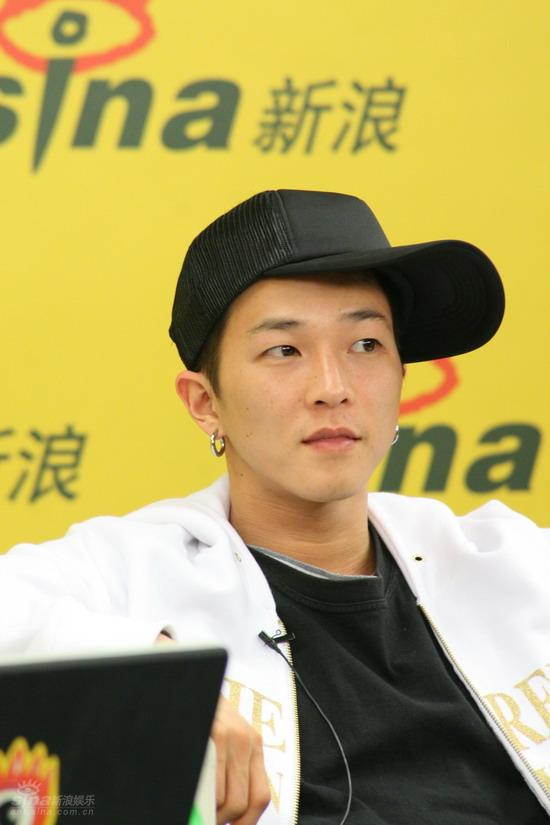 图文:南贤俊独家做客新浪--要收rain为徒?