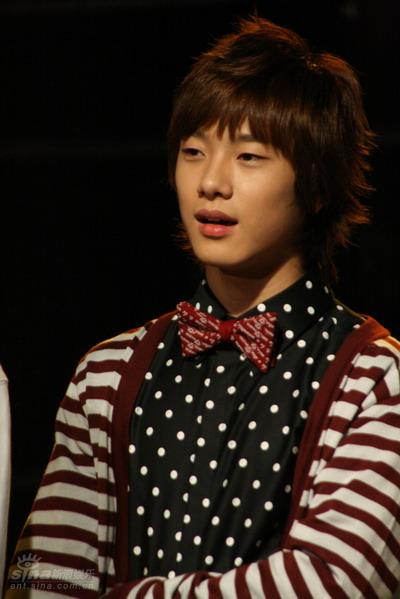 图文:ftisland首次见面会--成员崔珉焕