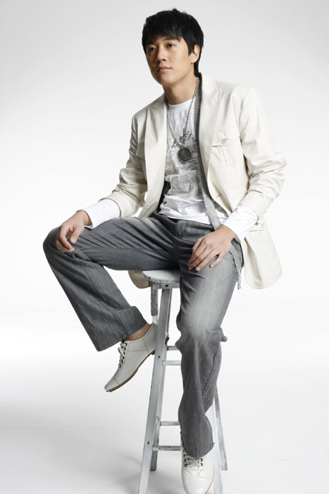 图文:金来沅代言休闲装--完美搭配