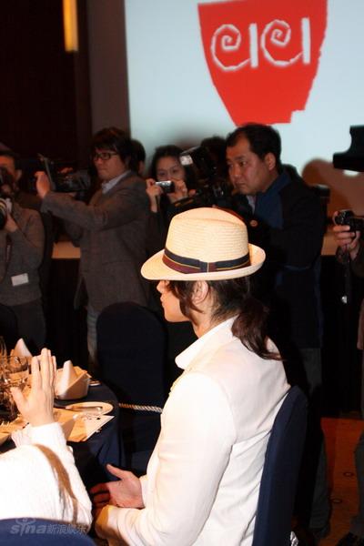 Rain新造型亮相记者会