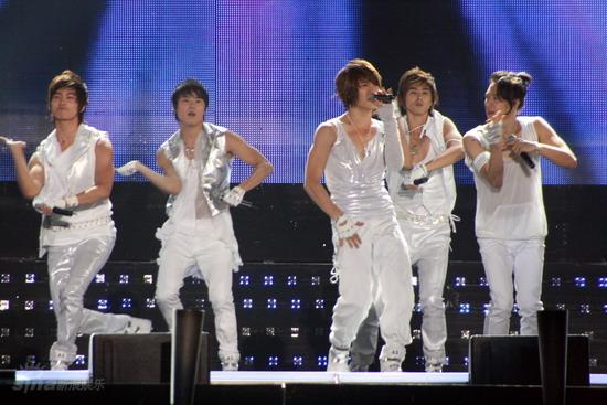 东方神起白衣抢镜