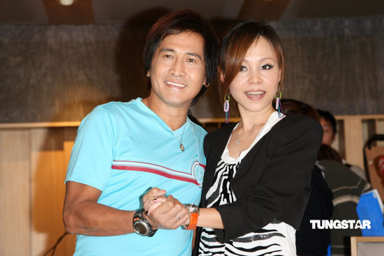 图文:彭佳慧与齐秦演绎经典-两人心情好