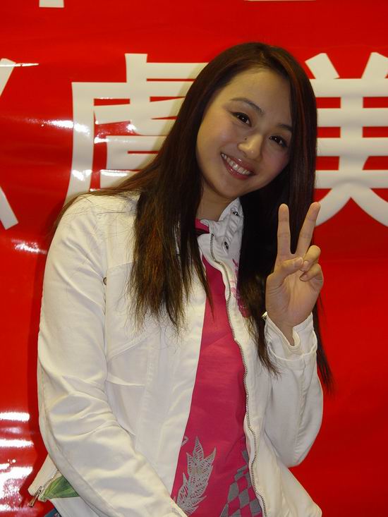演员兼主持人曹颖当歌手推出新专辑 虞美人 手机新浪网