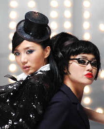 阿朵（左）的MV再度挑战审查制度