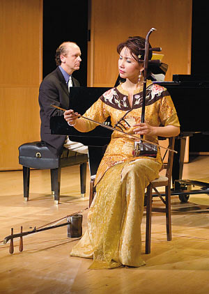 马晓晖与美国钢琴家伯纳特·汤姆森“二胡与钢琴对话”。