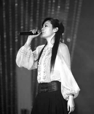 超女充当了典礼的主角