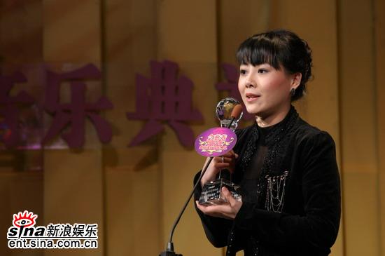 王筝获奖落泪，写了10年歌很辛苦。