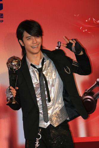 罗志祥获颁港台地区最受欢迎音乐录影带奖。