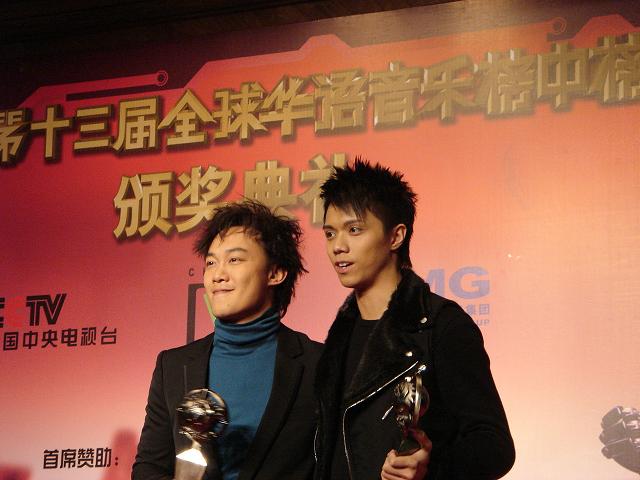 陈奕迅继续加冕 张敬轩首夺榜中榜最佳男歌手奖