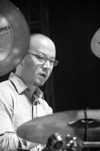 凭7年前旧作入围本届音乐风云榜“最佳摇滚歌手”。