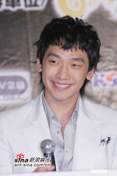 rain桃园个唱万人捧场 发生意外火焰伤人(图)