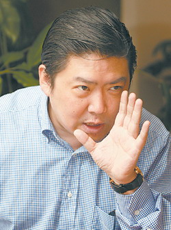 余隆鼓励女儿自由表达