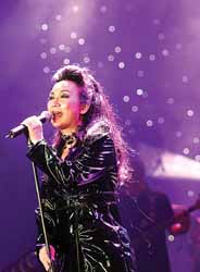 苏芮演唱会卖力演唱