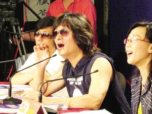 黄安为河北歌王指点迷津 冯楠/摄