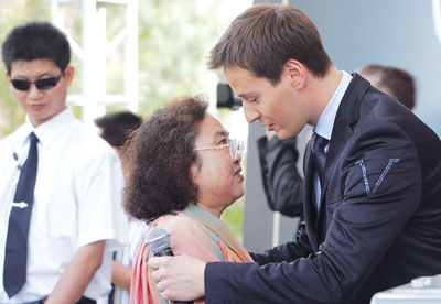 vitas亚洲巡演登陆北京围堵歌迷两度失控图