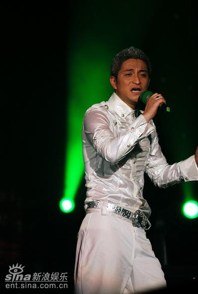 快男吉杰亲自解释鼻子和牙齿为何是歪的(附图)