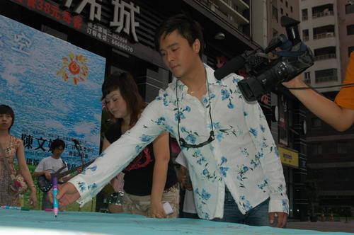 歌手红豆禁毒日首唱 引发电视直播大战(附图)