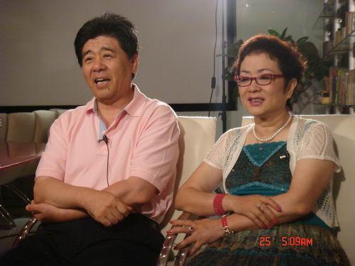 王洁实谢莉斯:希望年轻人脸上永远有阳光(图)