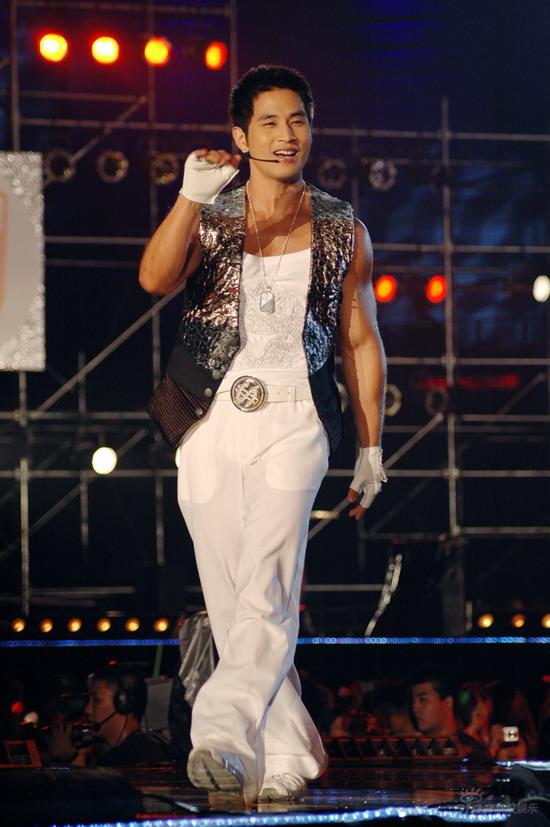 刘承俊受邀参加《同一首歌》 劲歌热舞献唱(图)