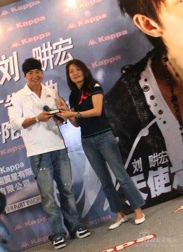 刘畊宏为新专辑预热 上海召开“好朋友”首听会_影音娱乐_新浪网