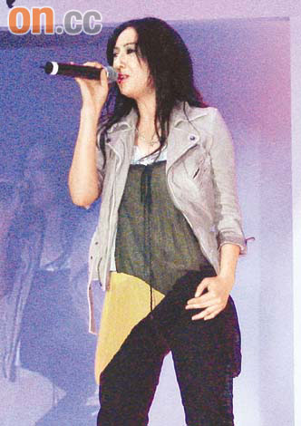 走光事件后虽令郑希怡留有阴影,但她仍表现得相当坚强新浪娱乐讯