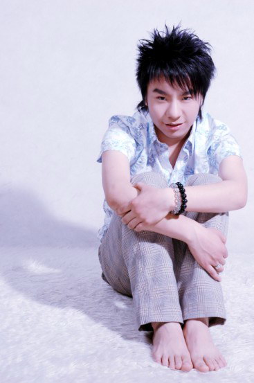 正文  新浪音乐讯 刘旭论样貌算不上帅哥,论唱功也并非顶级歌手,但