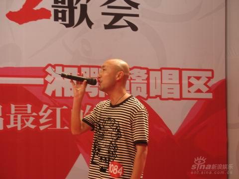 被耿莲凤老师昵称为“光头”的84号选手