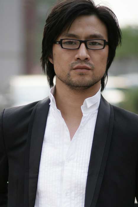 汪峰15日广州签售 渴望重回大学时代(附图)