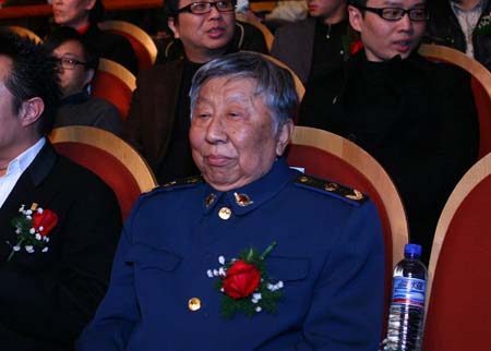 日前,担任2007中国红歌会评委的阎肃,赵季平,滕矢初等老一辈艺术家,在