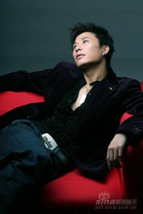 彭亮脱离中国力量飞得更高 新歌再掀原创风(图)