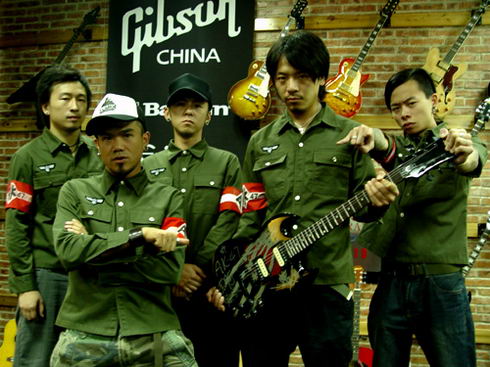 摇滚音乐 正文ak-47 ak-47   新浪娱乐讯 ak-47乐队"云南之光"全国